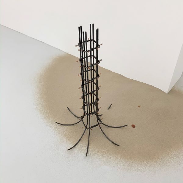 Theresa Lawrenz, Lost & Looking, 2020, concrete, steel, sand, copper wire, coins, 86,5x60cm